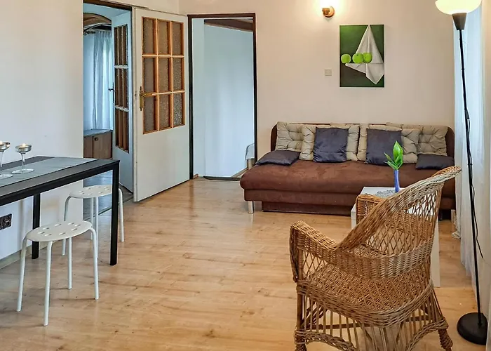 3 Bedroom Cozy In Semesterbostad *